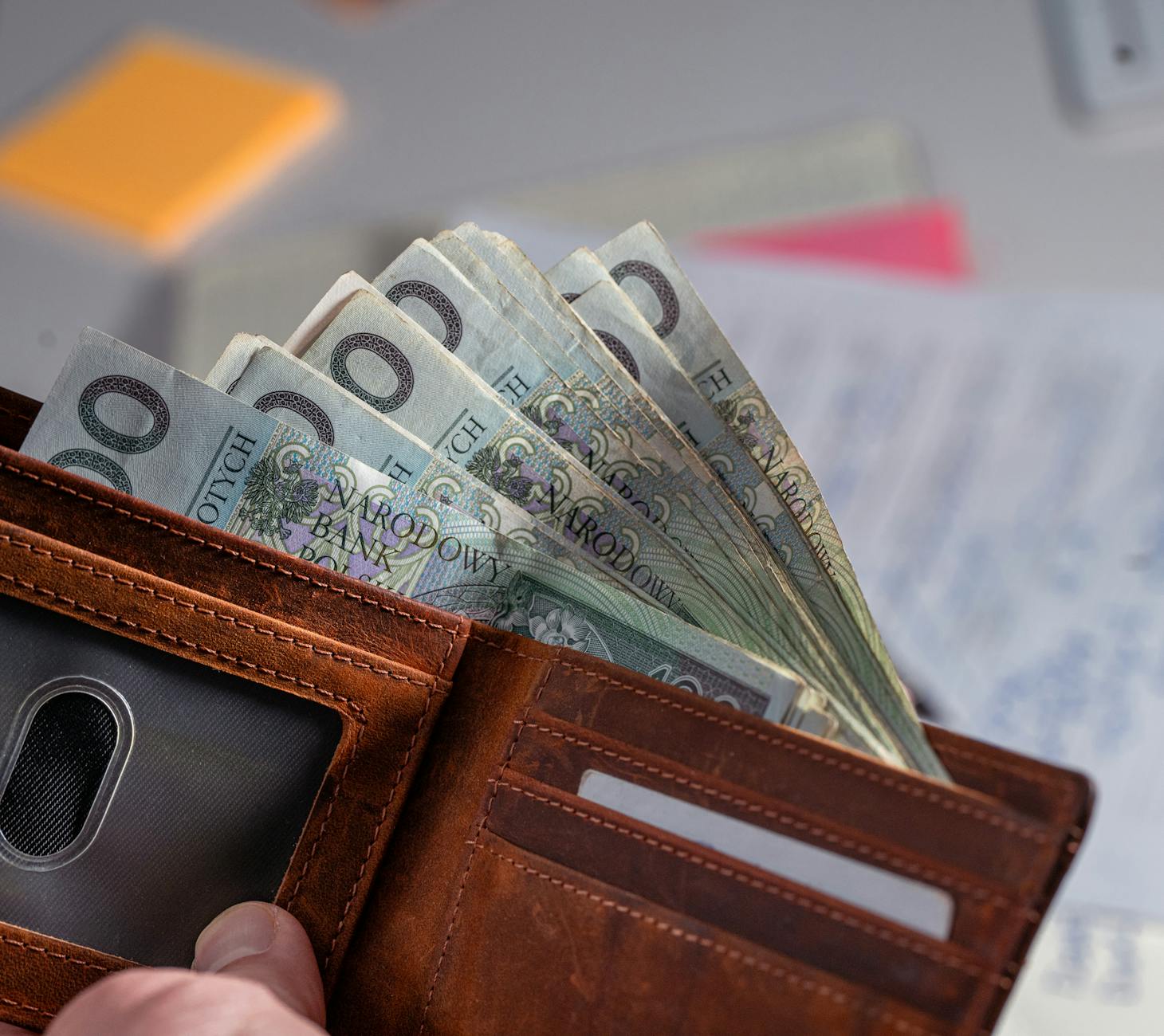 Grafika symbolizująca sukces zawodowy i rozwój kariery na rynku pracy w Lublinie, z hasłem 'najlepiej płatne oferty pracy w Lublinie'.