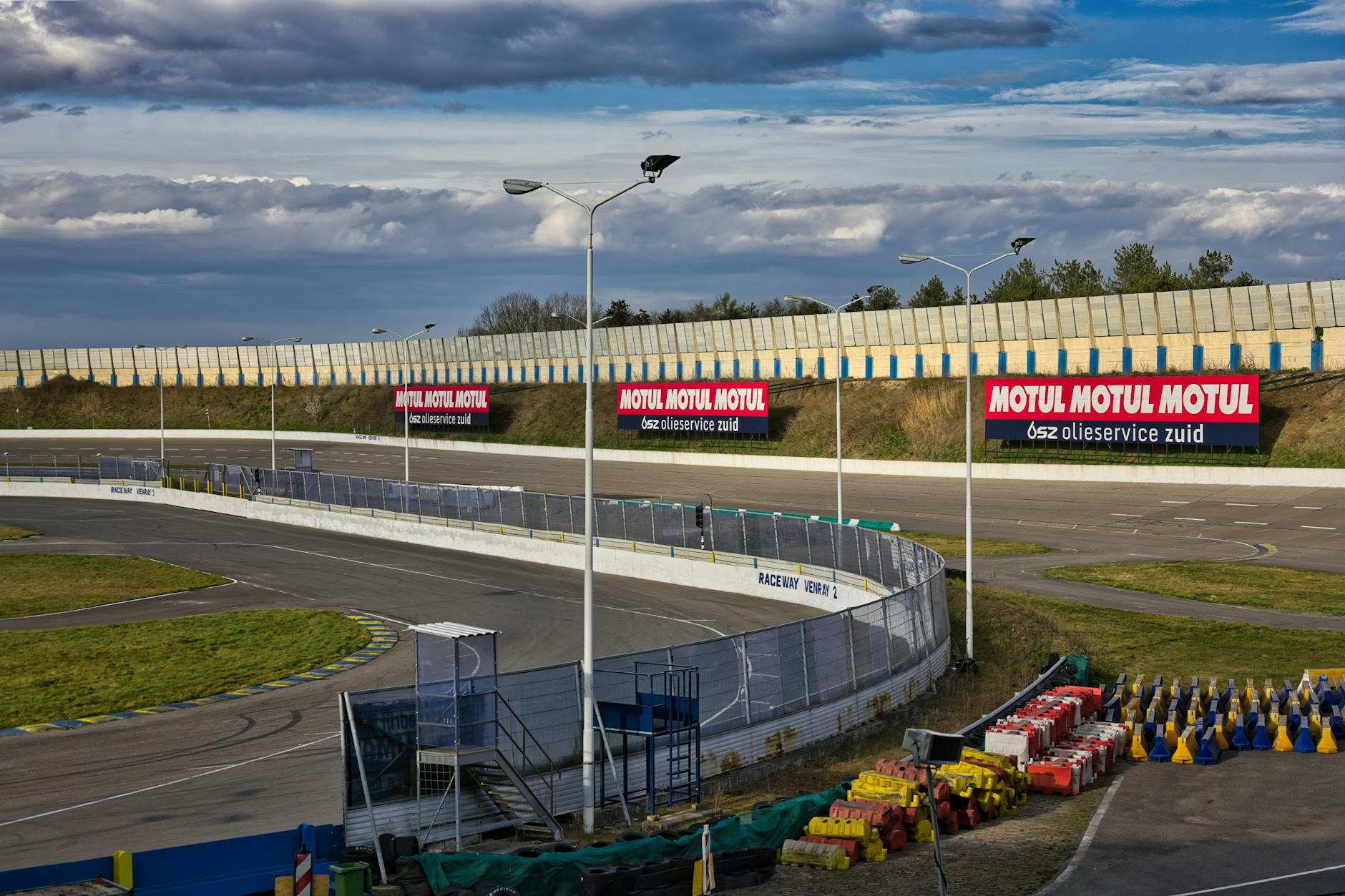 Piłkarze Motoru Lublin na boisku, zdjęcie symbolizujące nadchodzący mecz z Lechem Poznań i potencjalne problemy kadrowe
