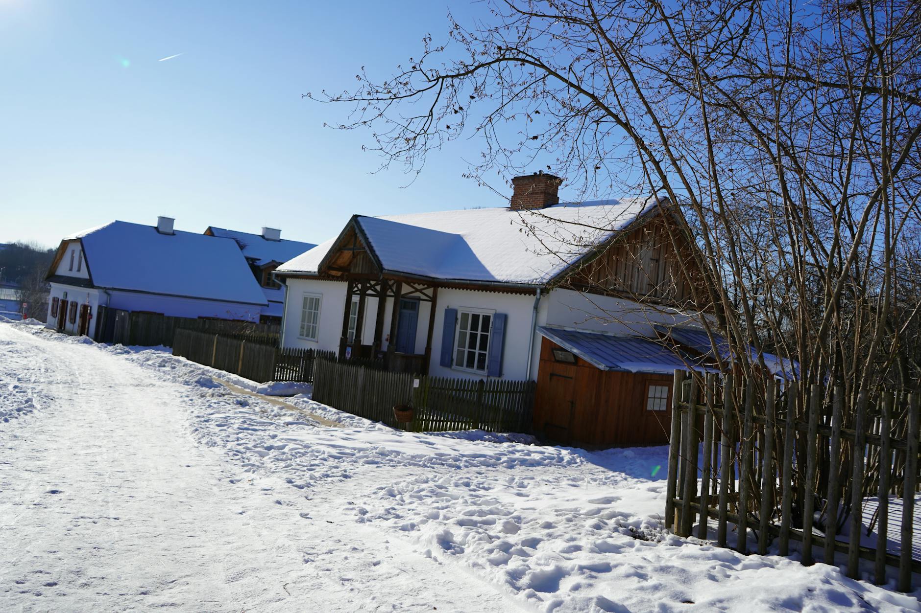 Piłkarki ręczne PGE MKS El-Volt Lublin świętujące zwycięstwo w meczu.