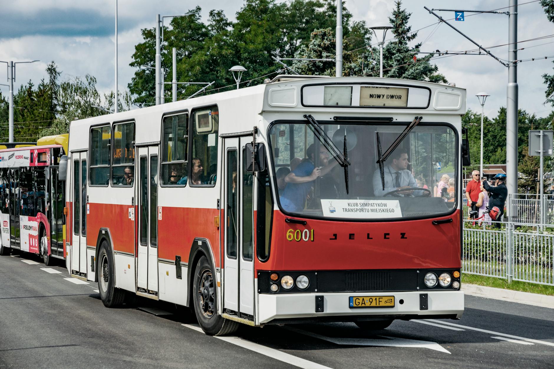 Zawodnicy Motoru Lublin podczas meczu żużlowego z Spartą Wrocław, z Bartoszem Zmarzlikiem w roli głównej